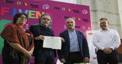Poeta Javier Bosch es el ganador de la V edición de la Bienal Juan Beroes