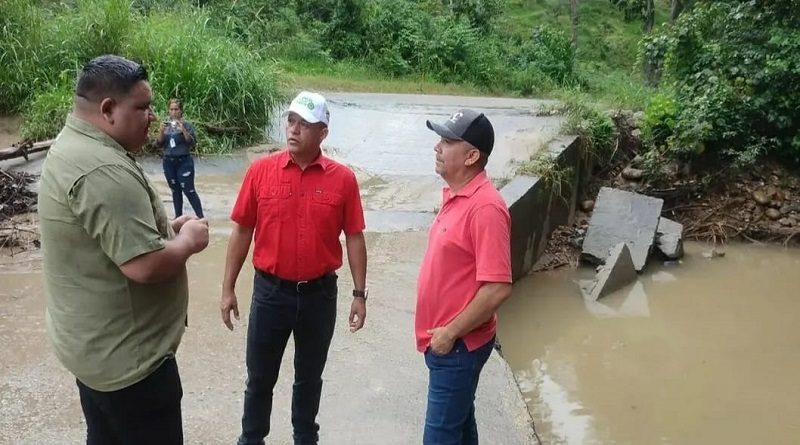 Recuperan vialidad y sistema eléctrico en comunidades de Barinas