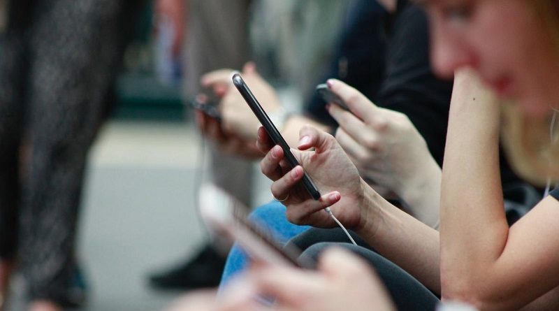 Adicción a los teléfonos inteligentes reduce la capacidad creativa del cerebro