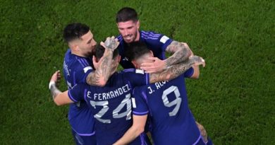 Argentina vence 2-0 a Polonia y finaliza primero del Grupo C