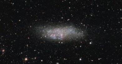 Telescopio Webb muestra una nueva imagen de una solitaria galaxia enana