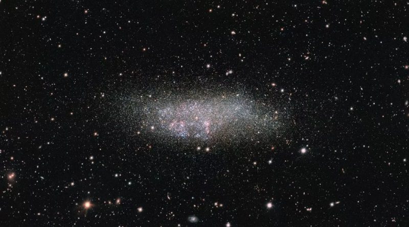 Telescopio Webb muestra una nueva imagen de una solitaria galaxia enana