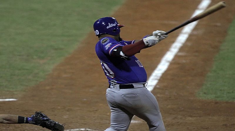 Tiburones evita la barrida tras vencer 6-5 a las Águilas