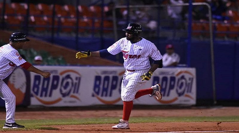 Denis Phipps comandó triunfo de los Tigres sobre las Águilas