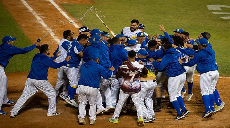 Renato Núñez se vistió de héroe para dejar en el terreno a los Caribes