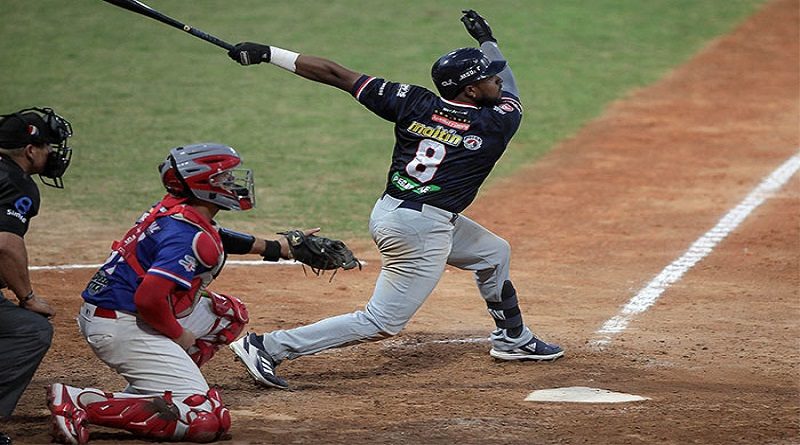 Tigres superó 8-4 a los Tiburones en el Universitario