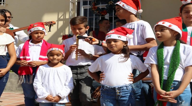 Estudiantes de Las Tejerías celebraron Parrandón Navideño