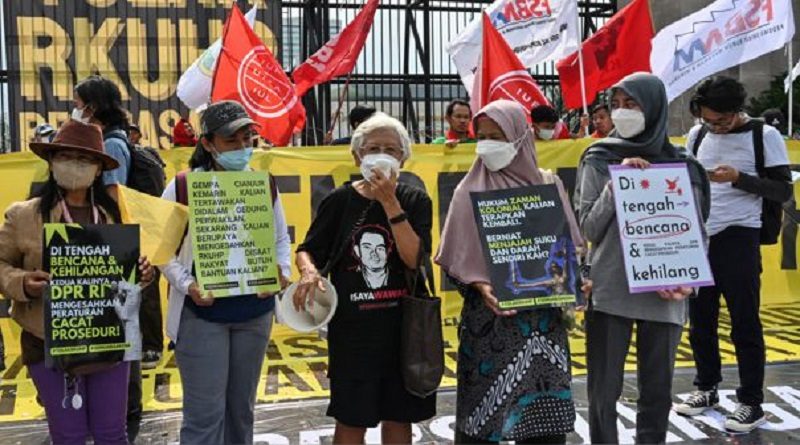 Indonesia aprueba reforma penal que castiga el sexo extramarital