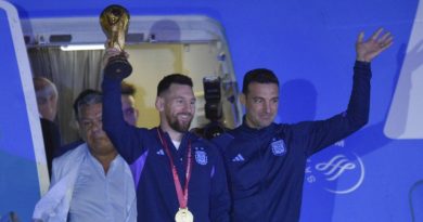Argentina recibe con júbilo a los campeones del mundo