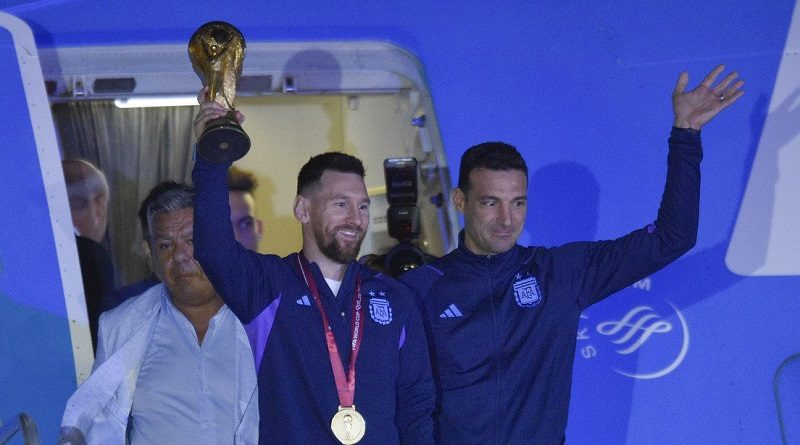 Argentina recibe con júbilo a los campeones del mundo