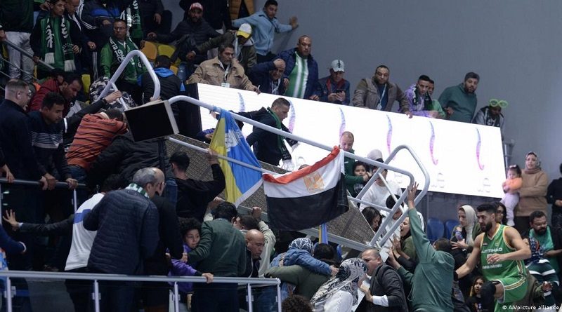 Derrumbe de estadio deja al menos 27 heridos en Egipto