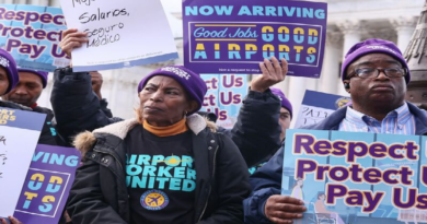 Trabajadores aeroportuarios protestan por mejoras laborales en EE. UU.