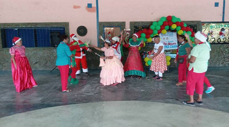 Abuelos de Paz Castillo en Miranda despidieron el año al ritmo de parranda