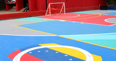 Reinauguran cancha deportiva en Caricuao