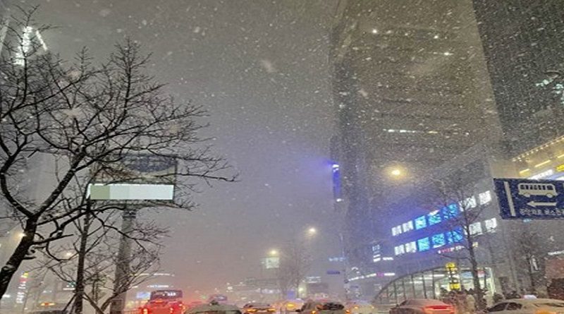 Fuertes nevadas golpean gran parte de Corea del Sur