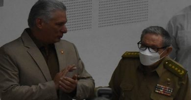 Raúl Castro asiste a jornada de debates de parlamento de Cuba