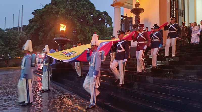 Conmemoran Bicentenario de la Batalla Naval del Lago de Maracaibo con izada de bandera