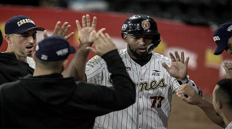 Leones recuperó la cima al vencer 11-4 a los Bravos