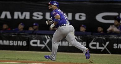 Tiburones gana el duelo de la capital al imponerse 18-9 a los Leones