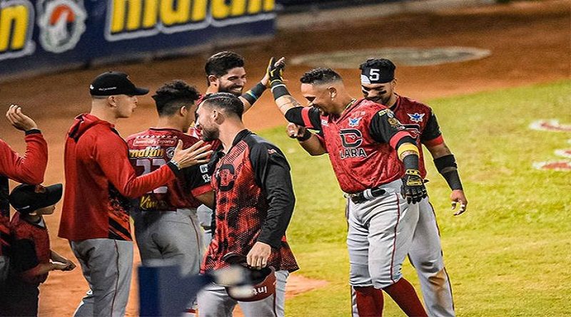 Cardenales dividió honores con los Tigres en doble cartelera en Maracay