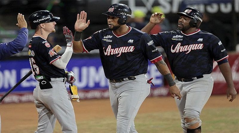 Tigres derrota 9-4 a los Leones en el Universitario