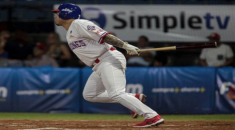 Tiburones doblegó a los Caribes en extrainning