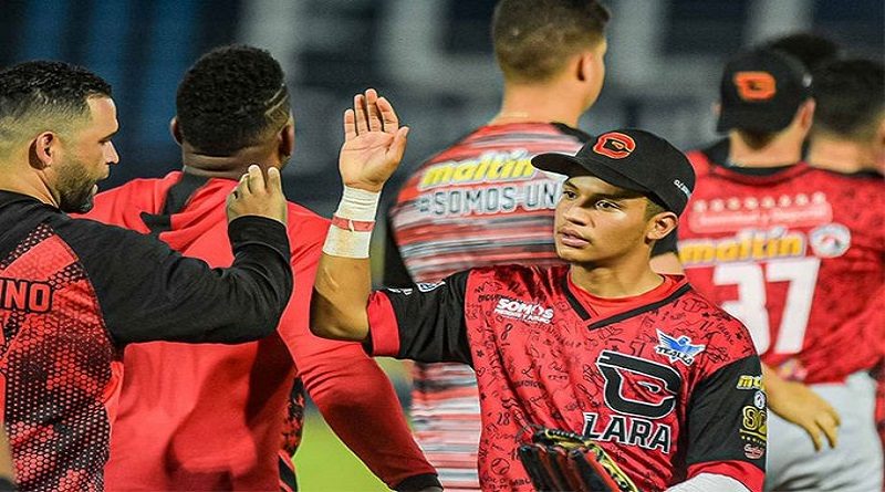 Doblete de Javier Sanoja da victoria a los Cardenales sobre las Águilas