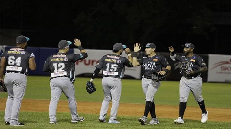 Bravos derrota 8-1 a los Tigres en Maracay