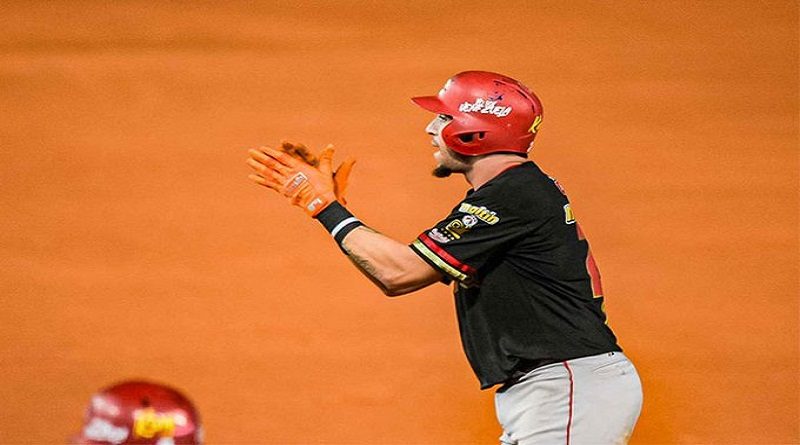 Cardenales venció 6-4 a los Tiburones y se mantiene colíder de la LVBP