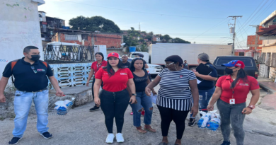 Entregan 8,40 toneladas de alimentos a familias de la parroquia Catia La Mar