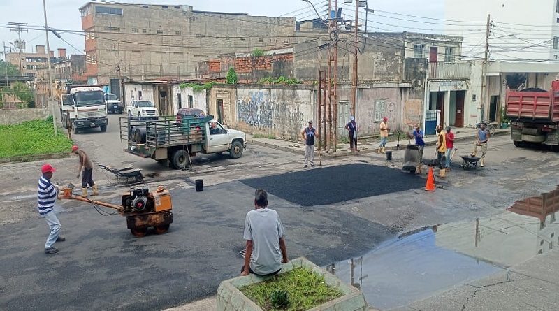 Aplicarán más de 600 toneladas de asfalto en municipio Brión de Miranda