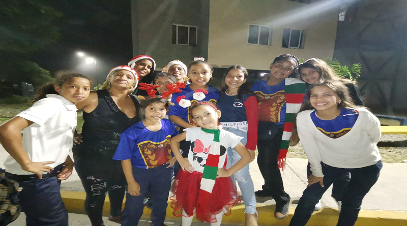 Entregan juguetes a niños y adolescentes en Ciudad Caribia
