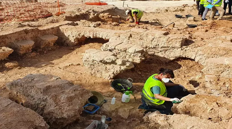 Desentierran artefactos antiguos en suroeste de China