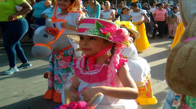 Celebran XV Encuentro Nacional de Burras y Burriquitas de San Casimiro