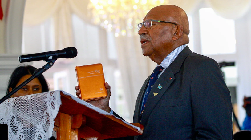 El líder opositor Sitiveni Rabuka es investido primer ministro de Fiyi