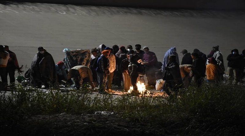 Miles de migrantes a las puertas de EE. UU. ansían fin del Título 42