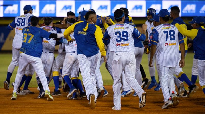 Magallanes barre a Leones 15-14 en histórica jornada en Valencia