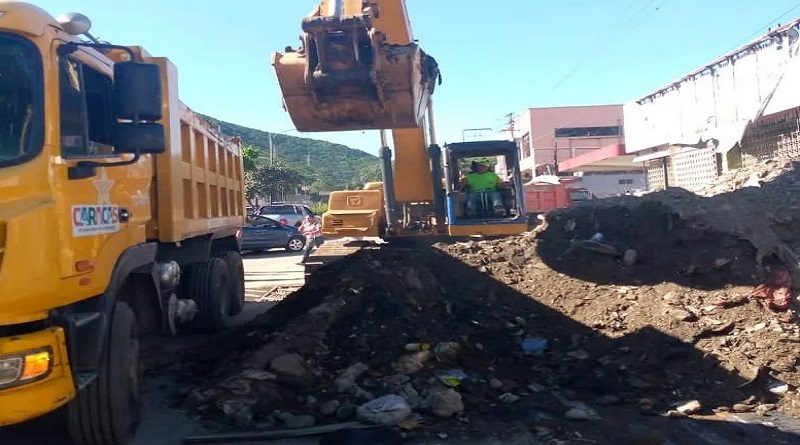 Recolectan desechos mixtos en el sector El Cajón del Carmen de Antímano