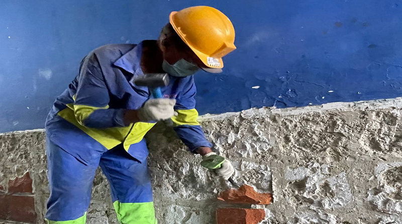 Supervisan trabajos de reparación en parroquia San Agustín