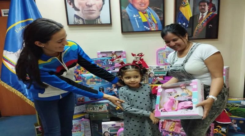 UBV entrega juguetes a hijos de sus trabajadores a nivel nacional
