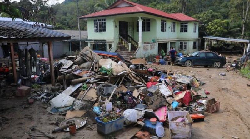 Al menos cinco fallecidos y 70.000 desplazados por inundaciones en Malasia