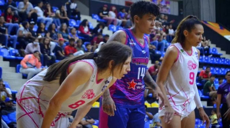 Caribeñas derrota a Cayenas y ponen la serie a punto de mate