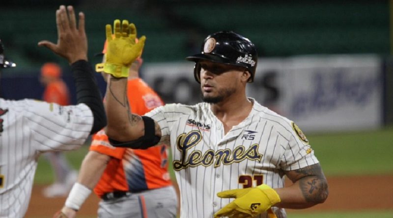 Oswaldo Arcia se alzó con el Premio al Regreso del Año