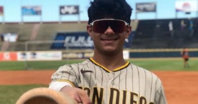 Prospecto venezolano Ethan Salas firmó con los Padres