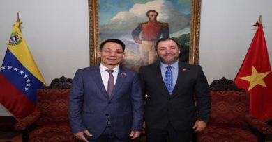 Canciller venezolano Yván Gil se reúne con embajadores de Vietnam y Turquía