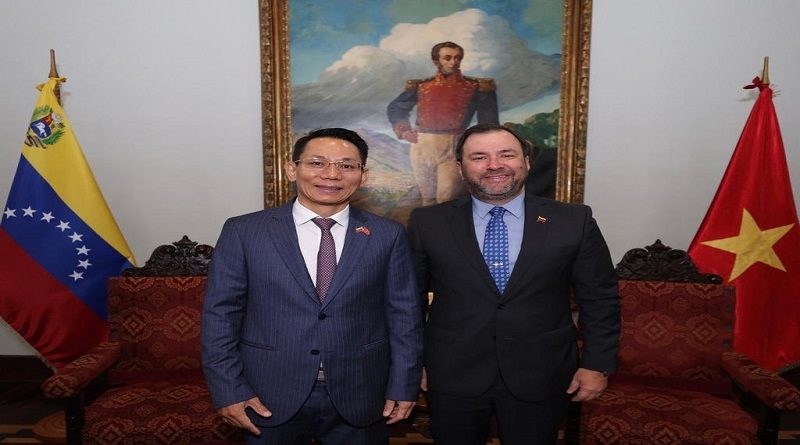 Canciller venezolano Yván Gil se reúne con embajadores de Vietnam y Turquía