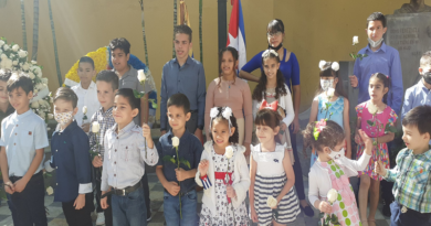 Colocan ofrenda floral en la Plaza José Martí en honor al apóstol cubano