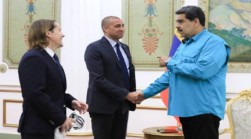 Jefe de Estado recibe a destacados futbolistas para consolidar vínculos deportivos