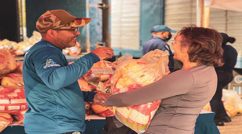 Favorecen a jubilados de la Gobernación de Anzoátegui con jornada de alimentación