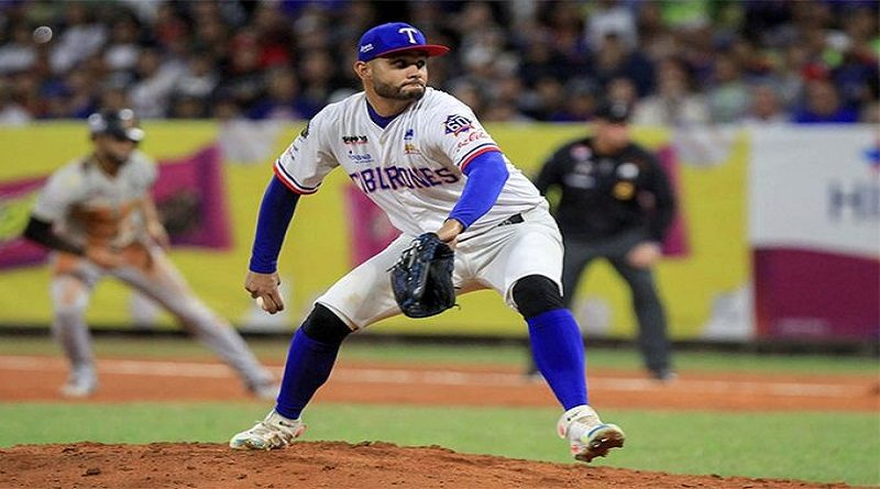 Erick Leal maniató a los bates de los Leones en victoria de los Tiburones